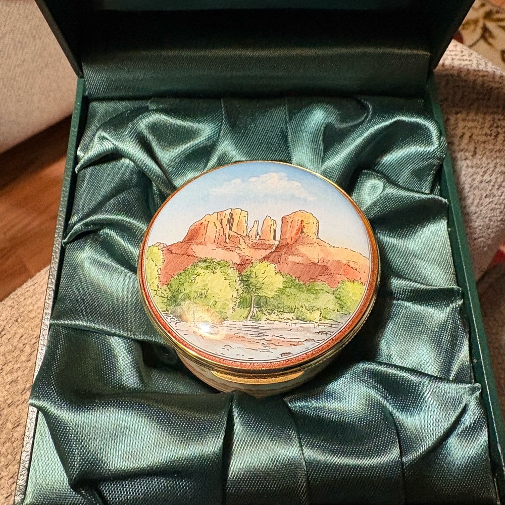 Scenic Round Trinket Box